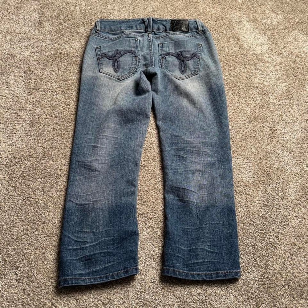 PARIS BLUES EMBELLISHED POCKET LOW RISE CAPRIS